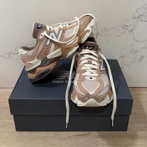 New Balance 9060 Sneakers - Cream/Beige Colorway